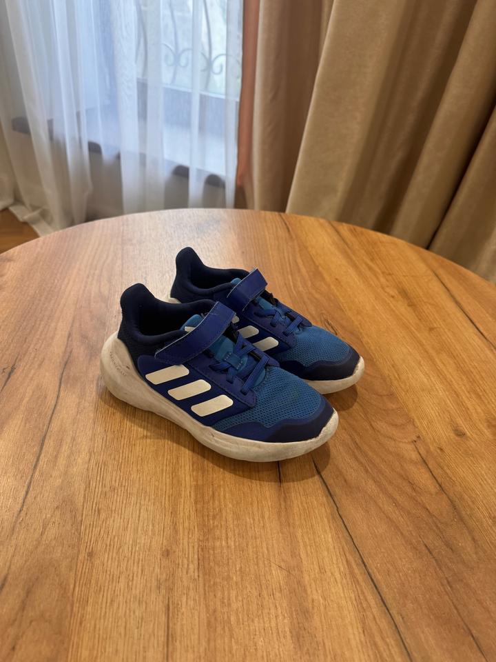 Кроссовки adidas