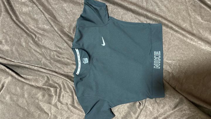 Кроп-топ Nike