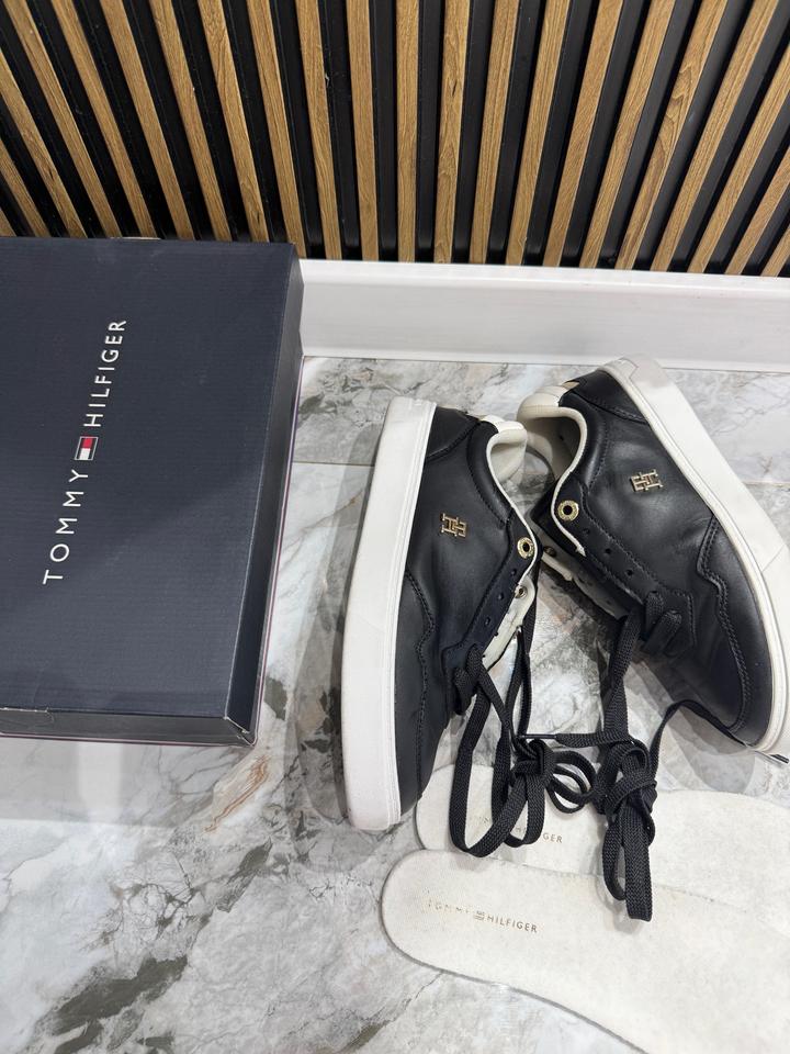 Tommy Hilfiger