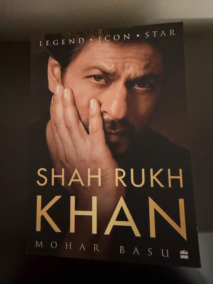 Книга. Автобиография на английском: Shah Rukh Khan