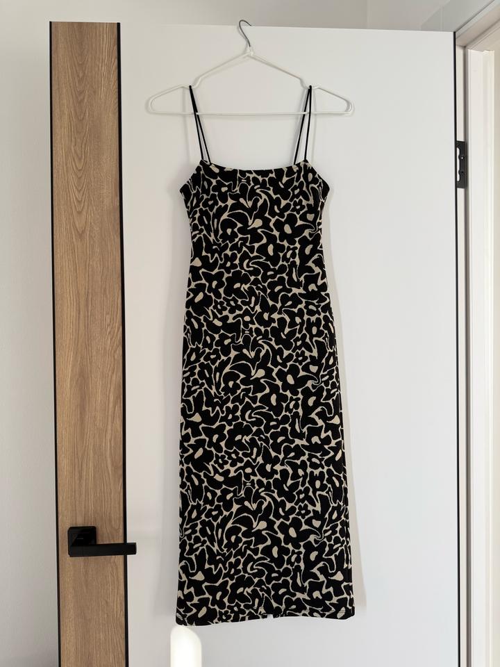 Платье Zara в принт миди