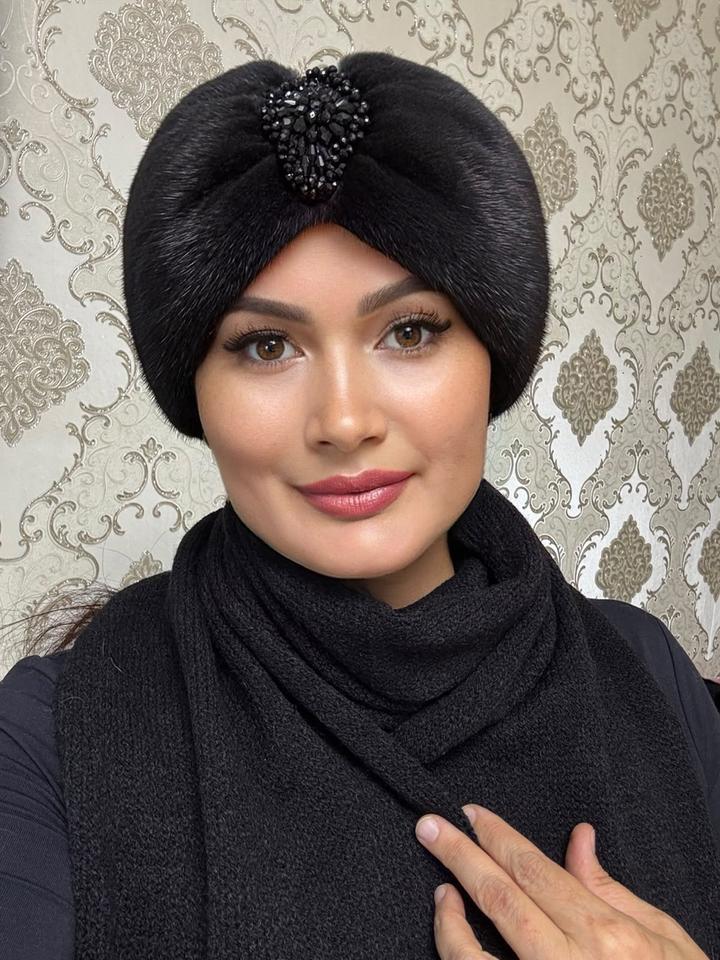 Karimova Katya Меховая повязка с брошью черного цвета
