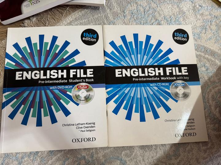книга English File pre intermediate students book