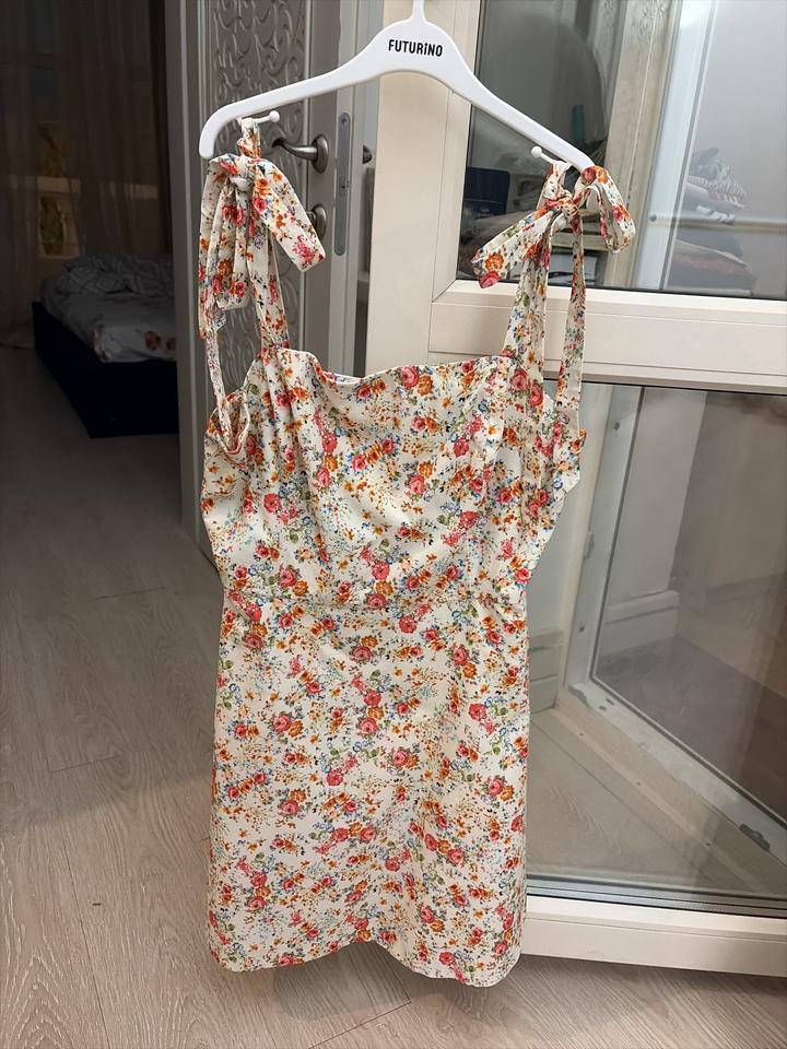 Платье Zara с цветочным принтом