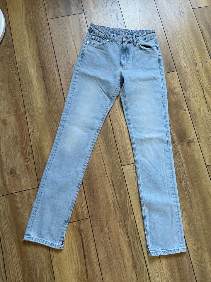 Джинсы с разрезами ZARA