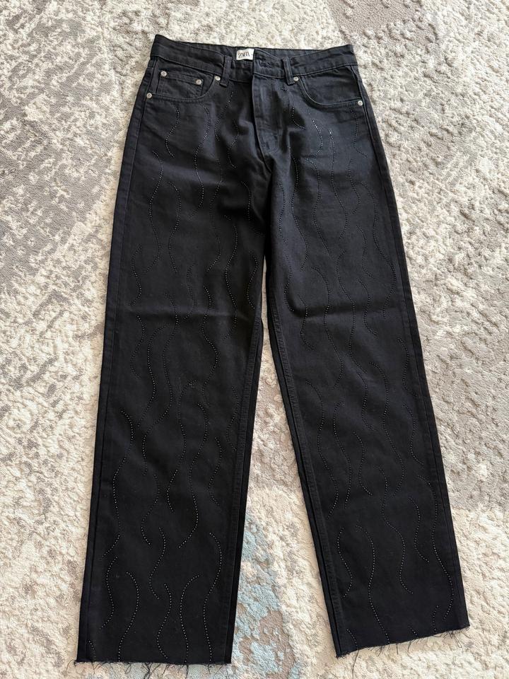 Джинсы Zara со стразами