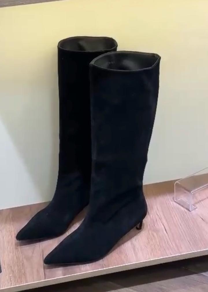 Сапоги из замши на каблуке