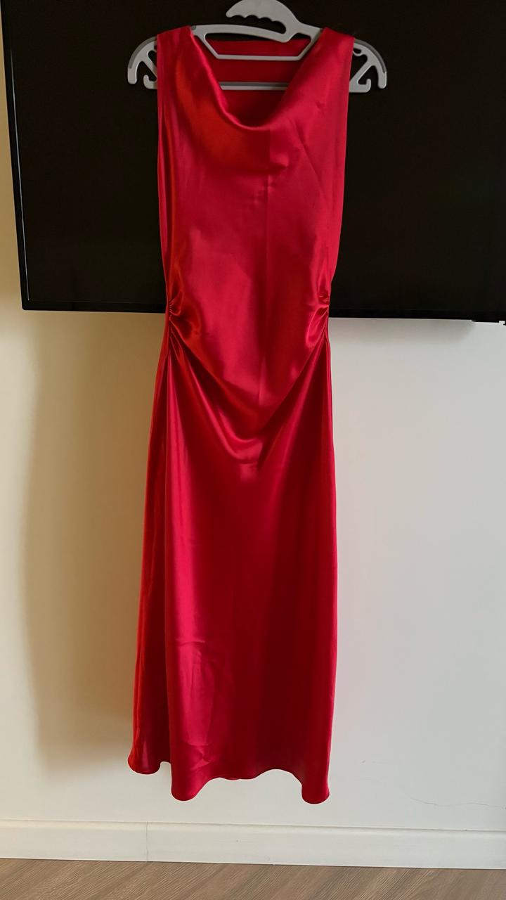 Zara Красное атласное платье