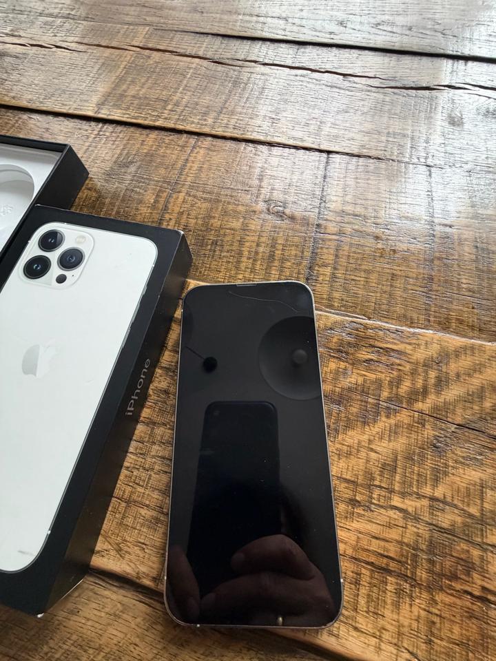 Смартфон Apple iPhone