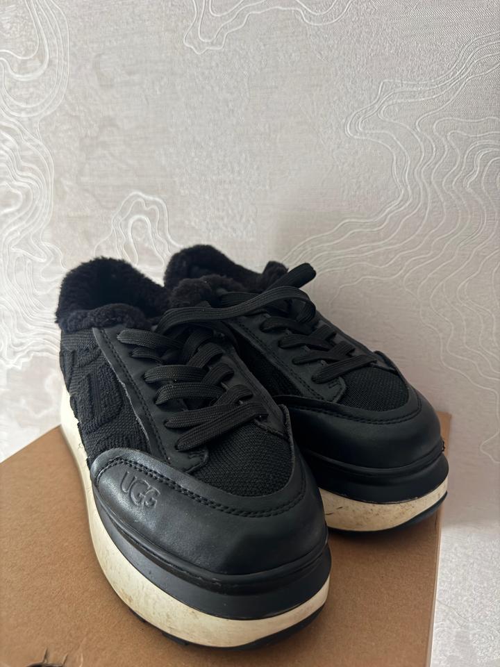 Кроссовки UGG