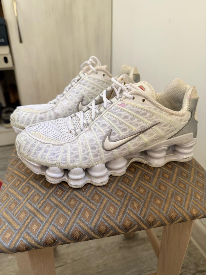 Кроссовки Nike Shox