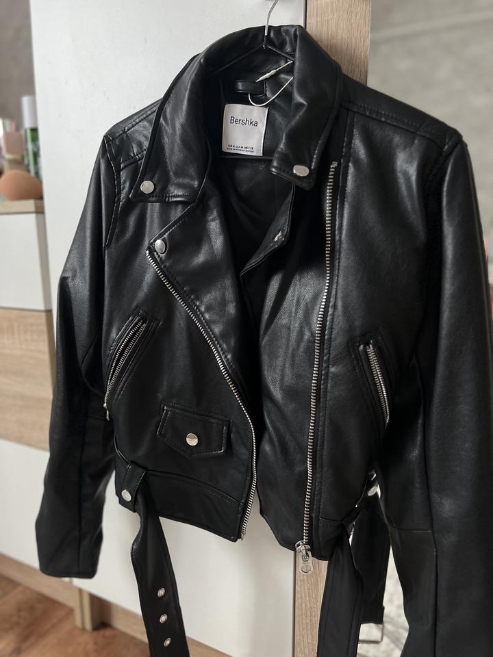Кожаная куртка Bershka