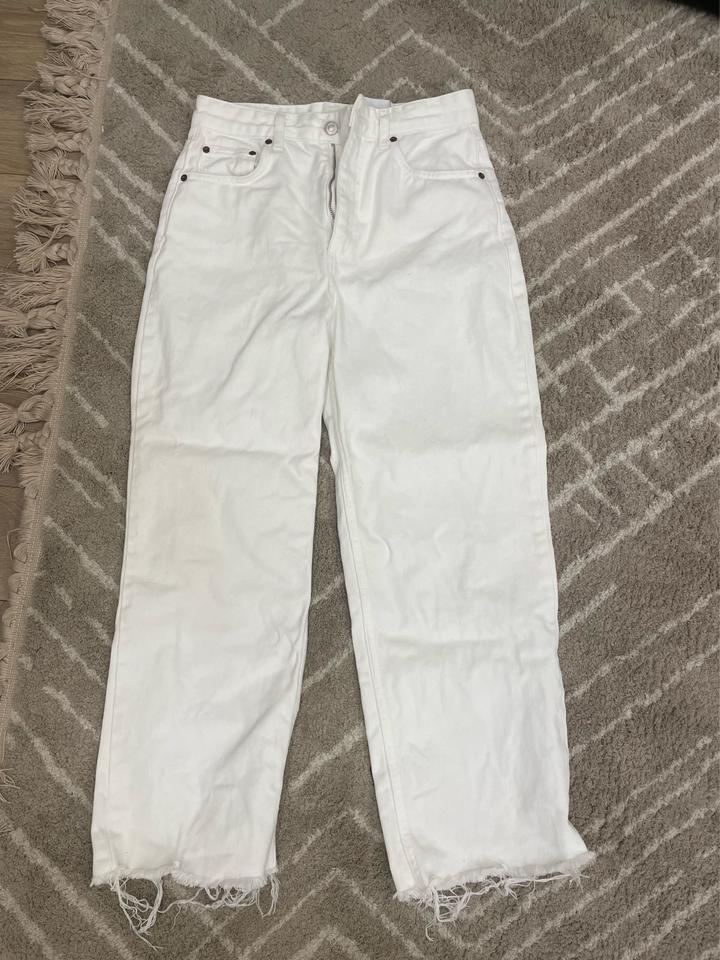 Pull & Bear Белые джинсы Pull&Bear белые, широкие, укороченные