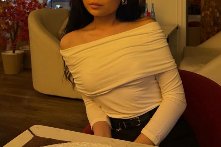 Лонгслив с открытыми плечами
