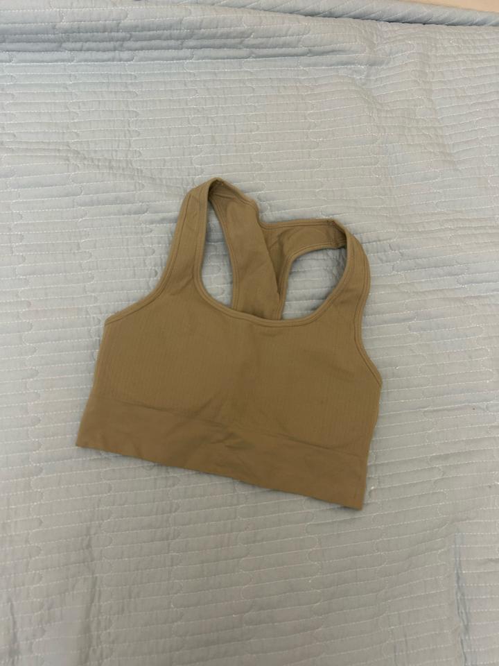 Спортивный кроп-топ H&M