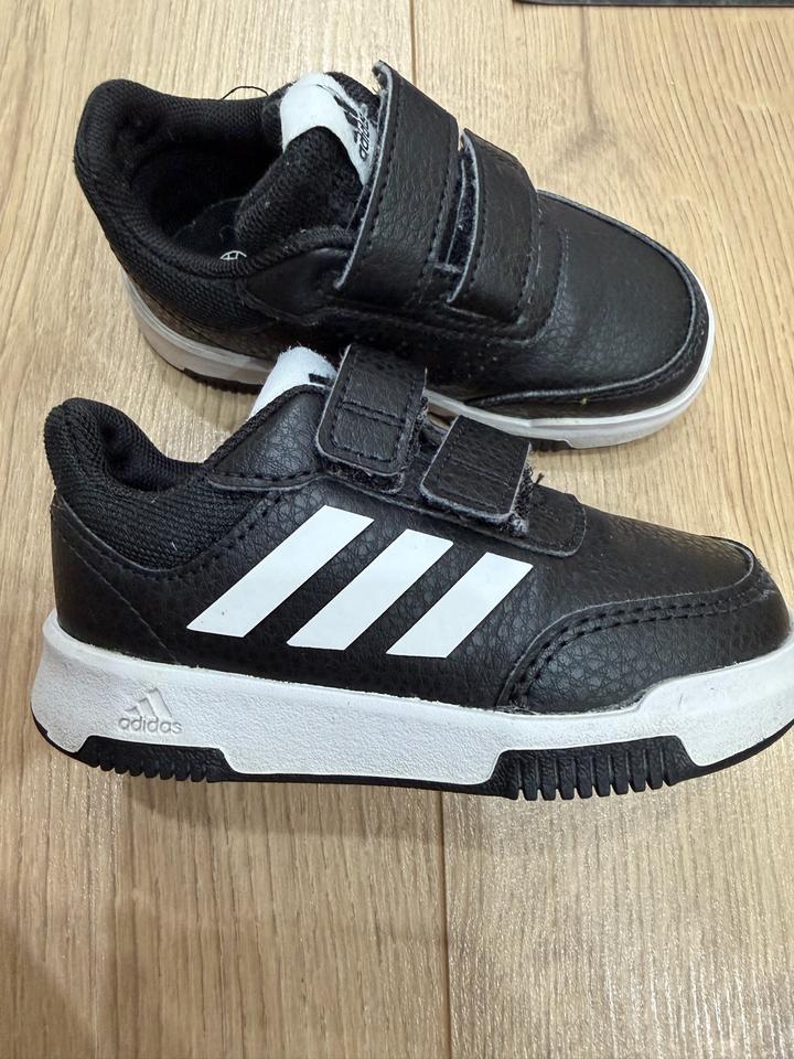 Кроссовки adidas