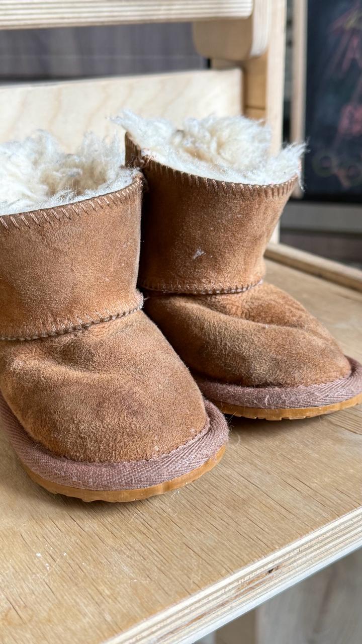 UGG