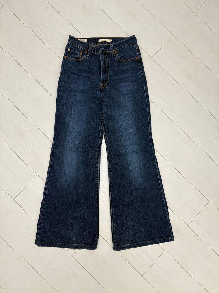 Levi's