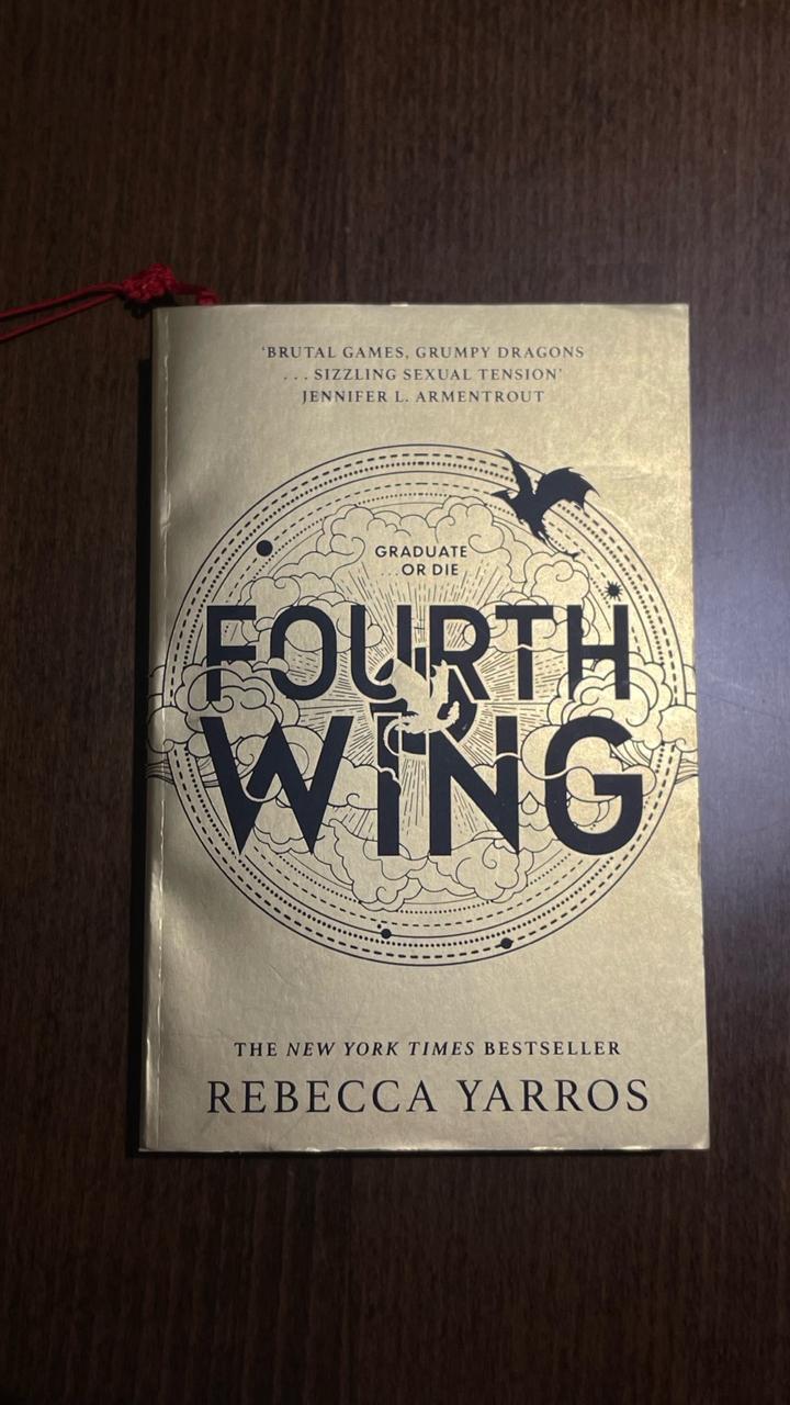 Книга Forth Wing - Rebecca Yaros (Четвертое Крыло)
