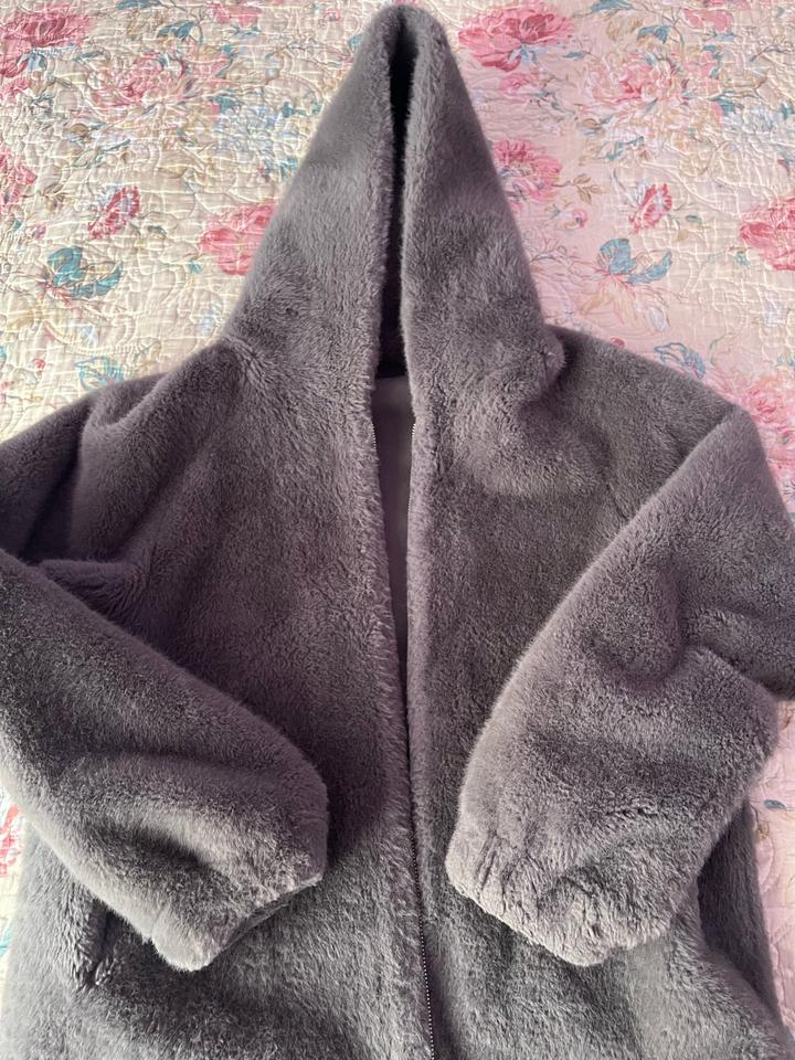 Куртка из искусственного меха с капюшоном