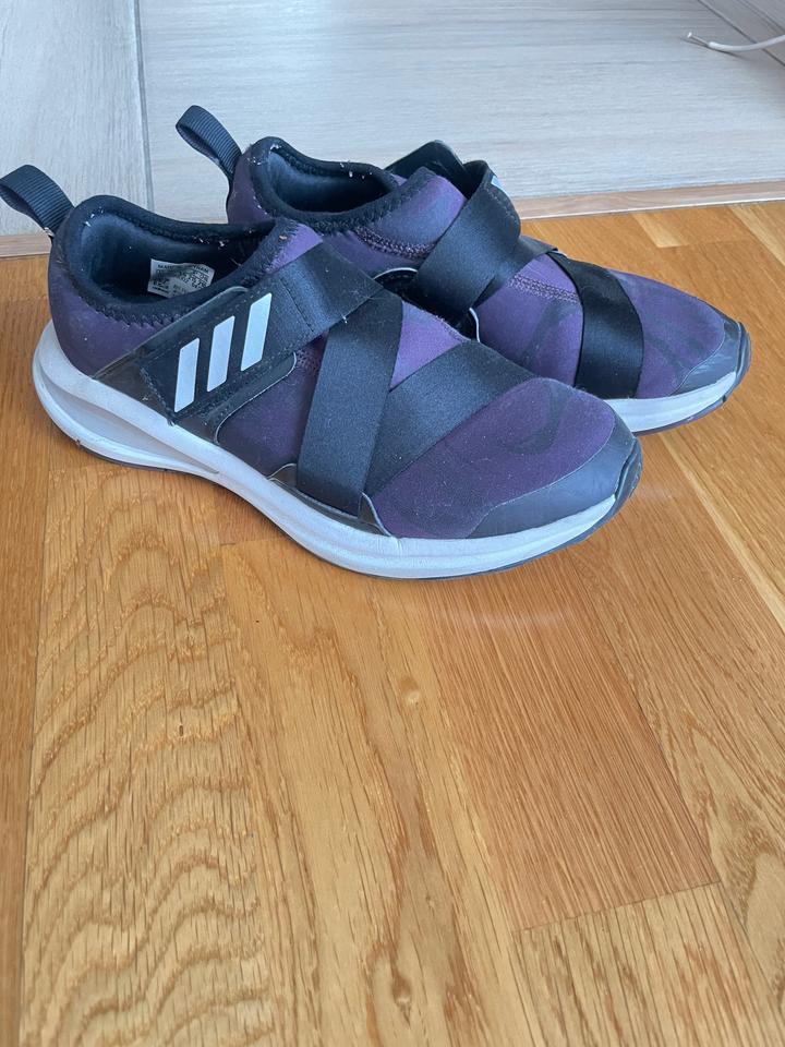 Кроссовки adidas