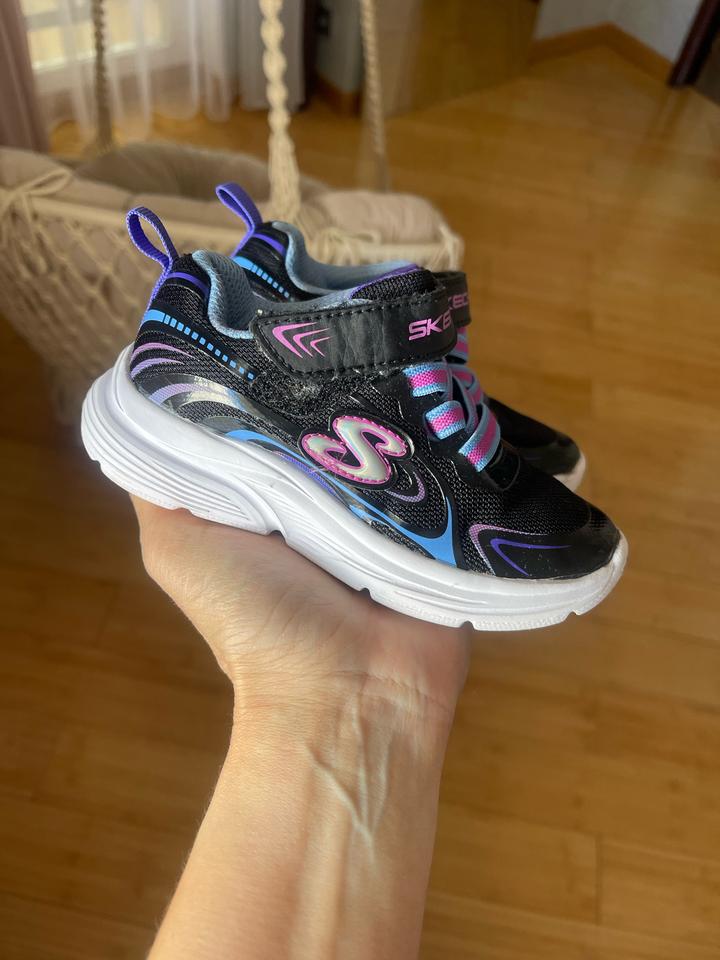 Skechers