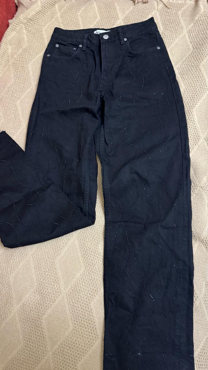 Джинсы Zara со стразами