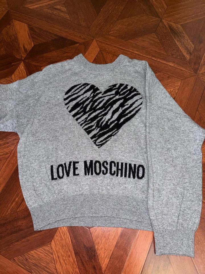 Love Moschino