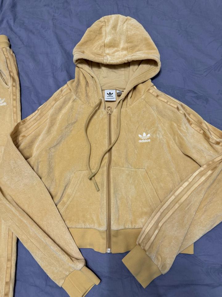 Спортивный костюм adidas