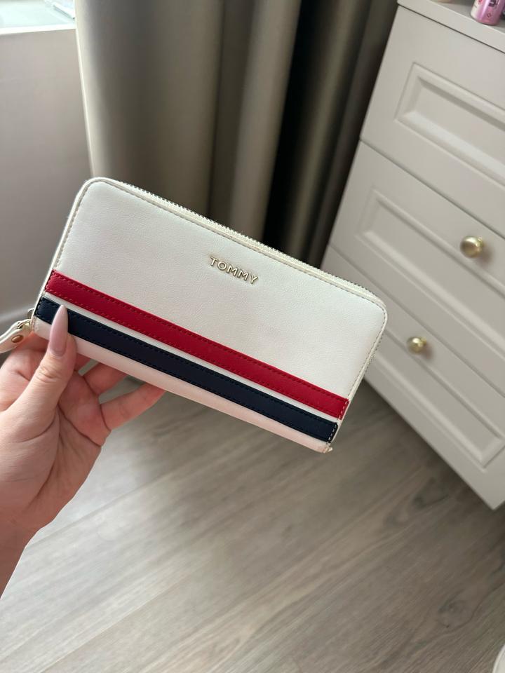 Tommy Hilfiger