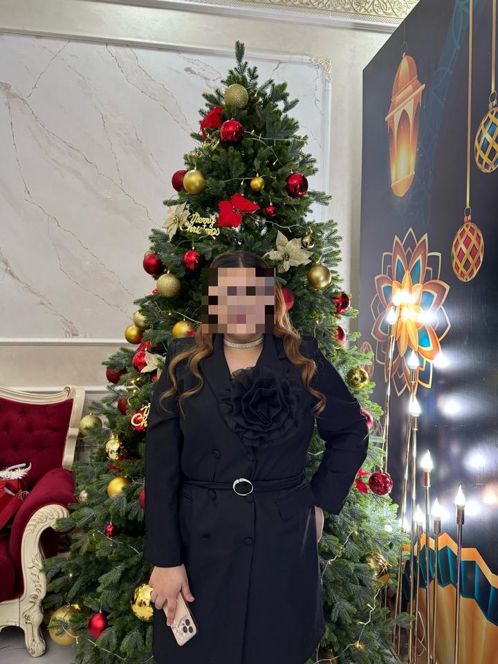 Удлиненный пиджак с декоративным цветком