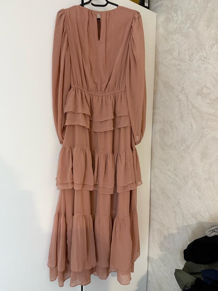 Длинное ярусное платье с воланами H&M