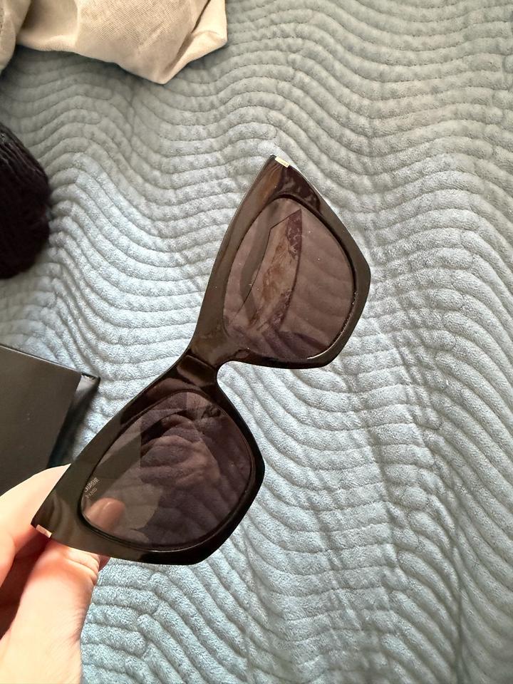 Yves Saint Laurent Saint Laurent Солнцезащитные очки кошачий глаз черные