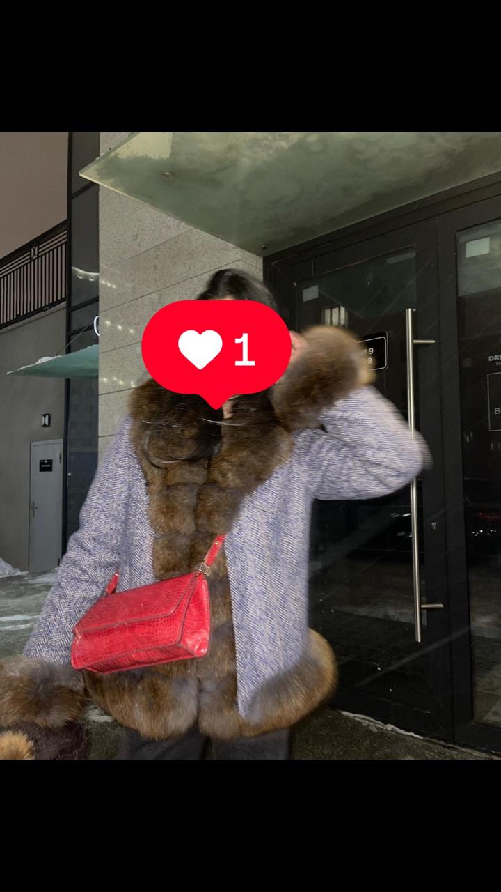 Пальто с меховой отделкой