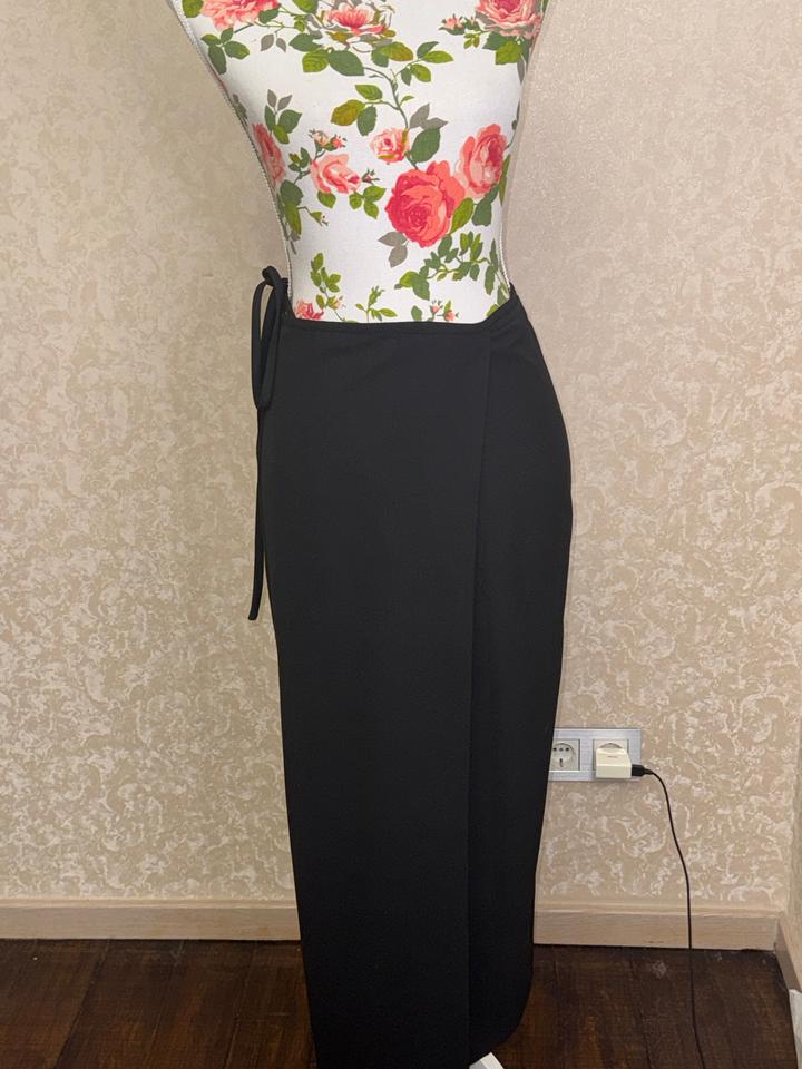 Черная юбка макси с запахом и завязками Zara