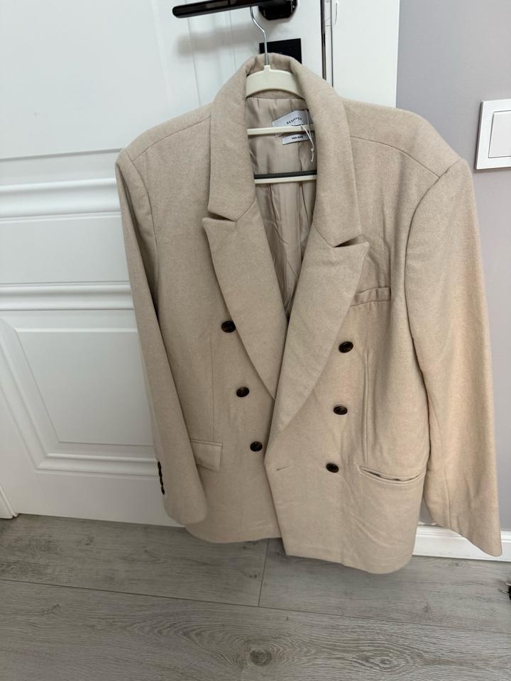 Пальто RESERVED двубортное бежевое L- XL