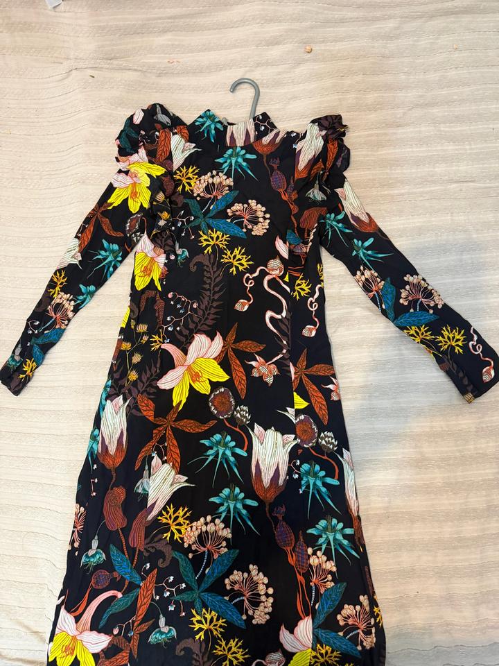 Платье H&M с цветочным принтом