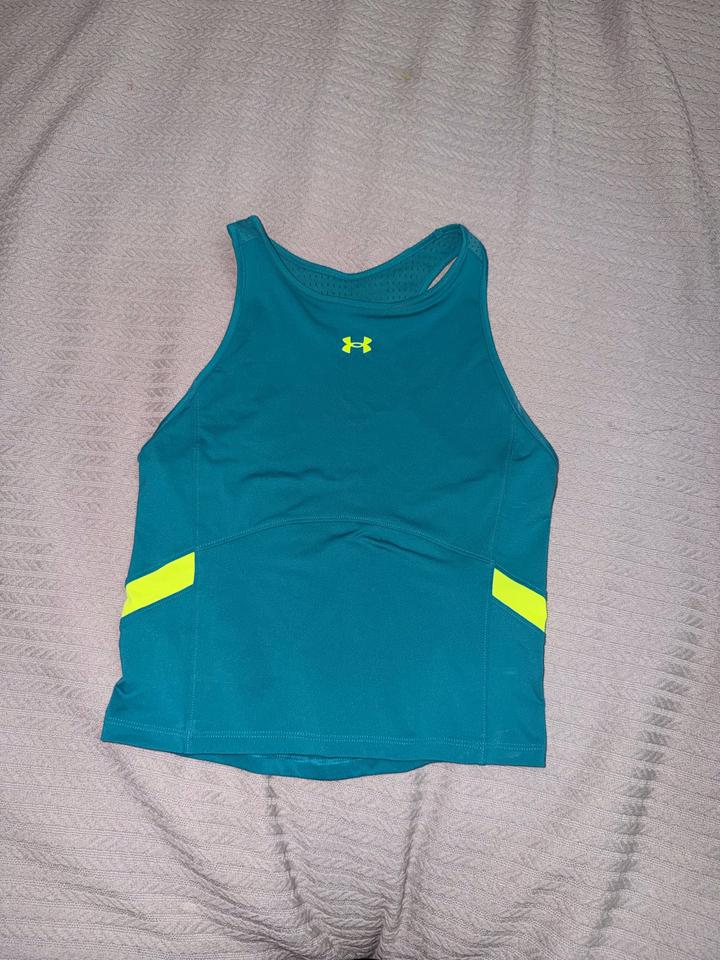 Спортивный топ Under Armour