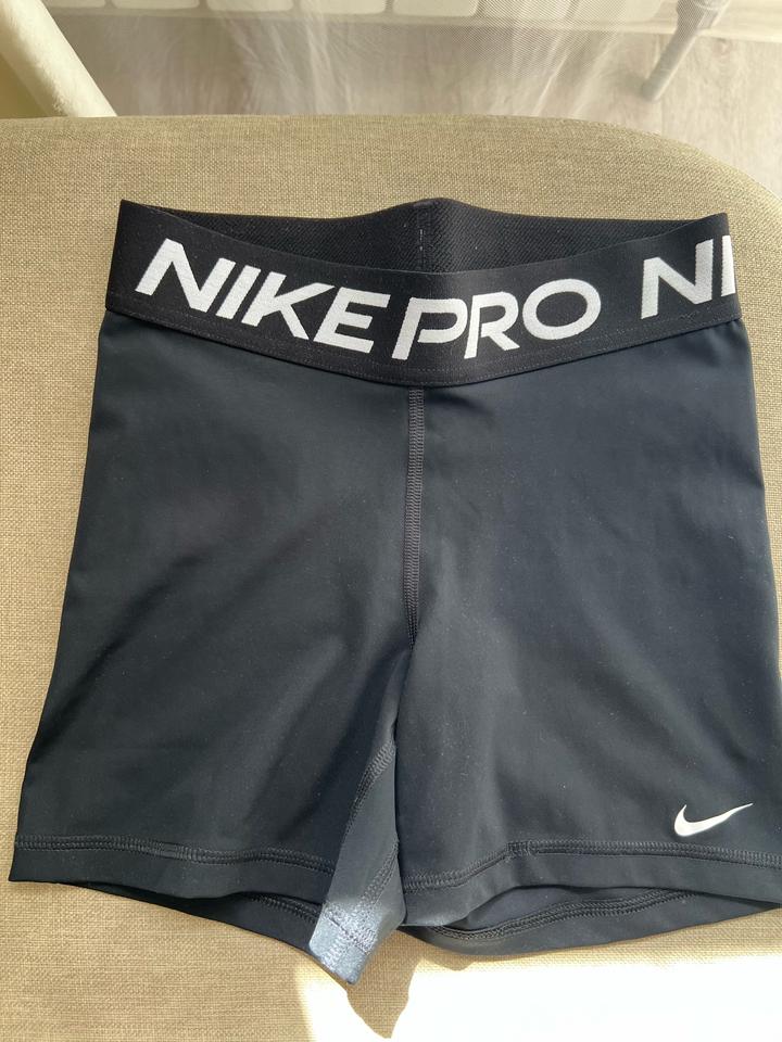 Спортивные шорты Nike