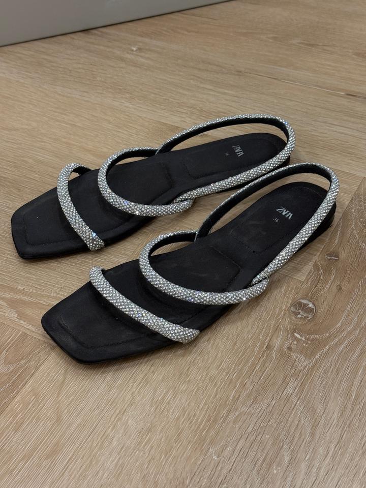 Сандалии Zara со стразами