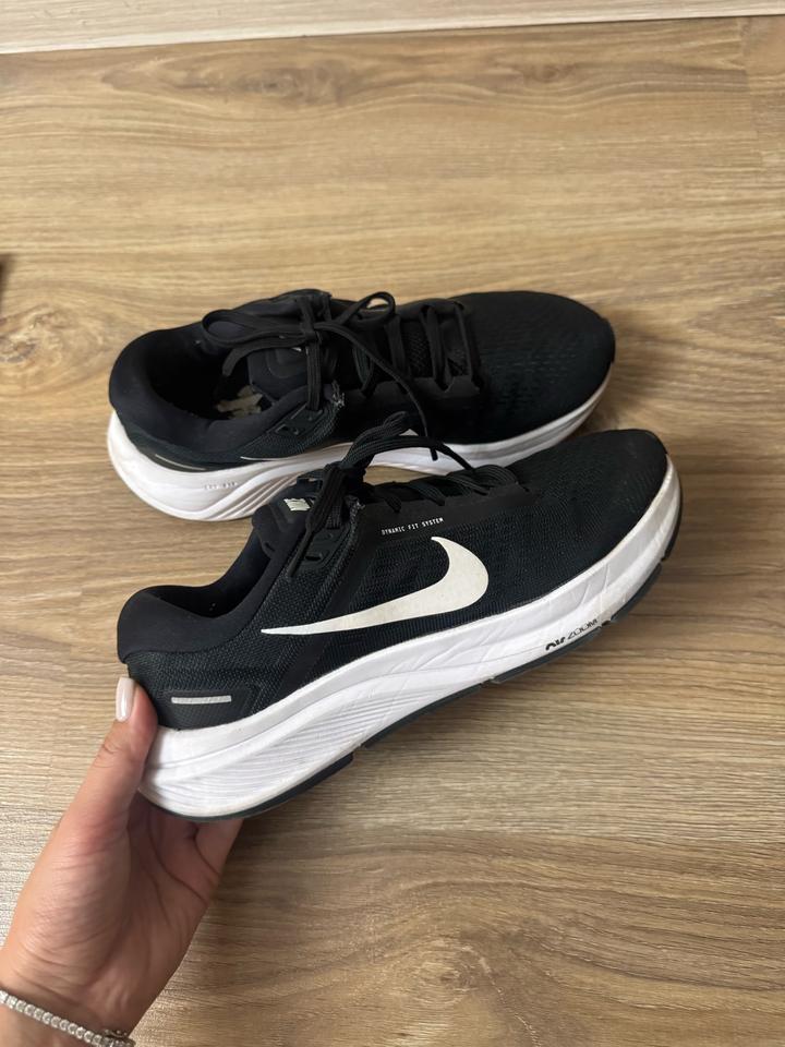 Кроссовки Nike