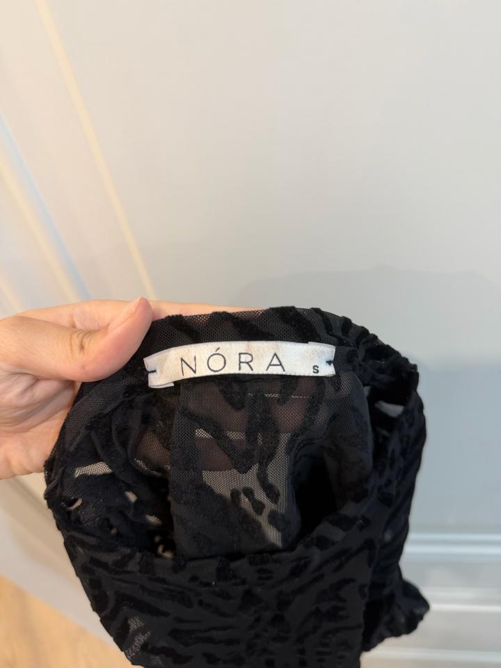 Nora кроп-топ
