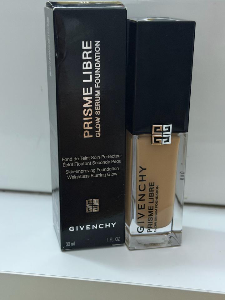Givenchy Prisme Libre Glow Serum Foundation 3N