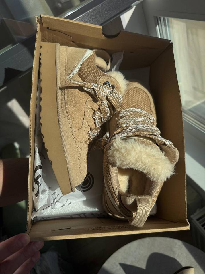 Кроссовки UGG