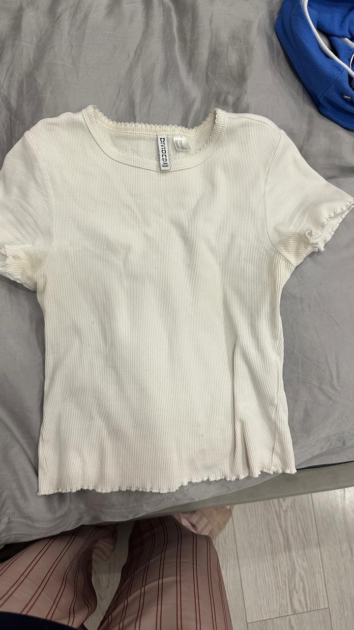 Футболка H&M DIVIDED