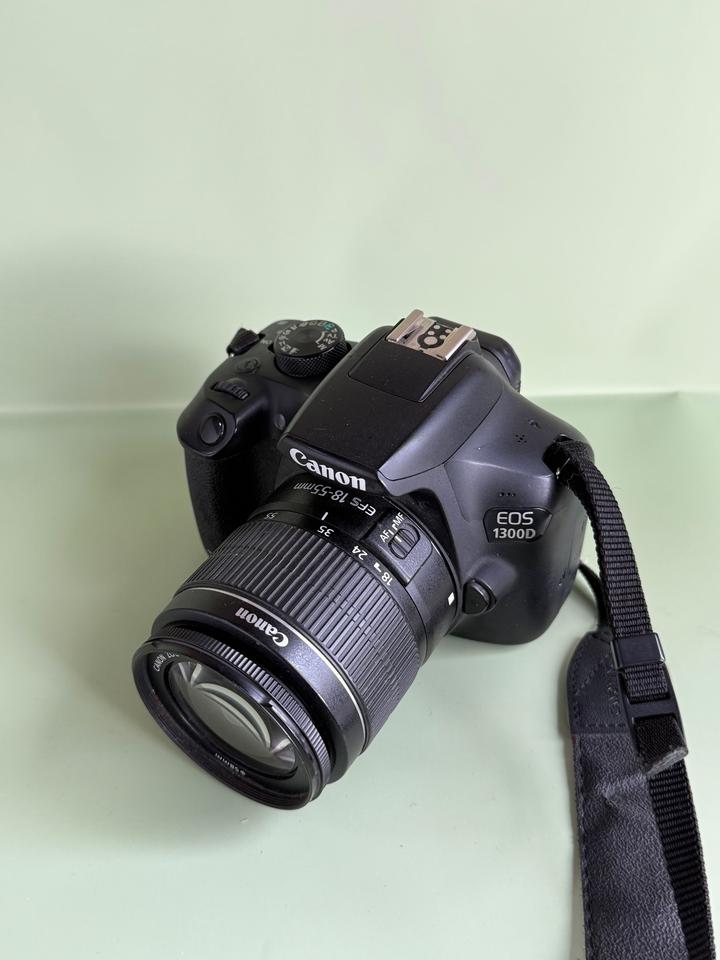 Зеркальный фотоаппарат Canon EOS 1300D