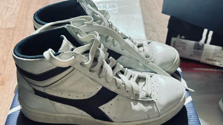Diadora