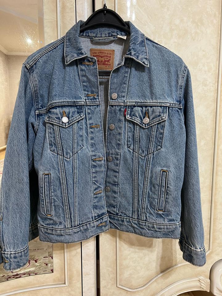 Levi's