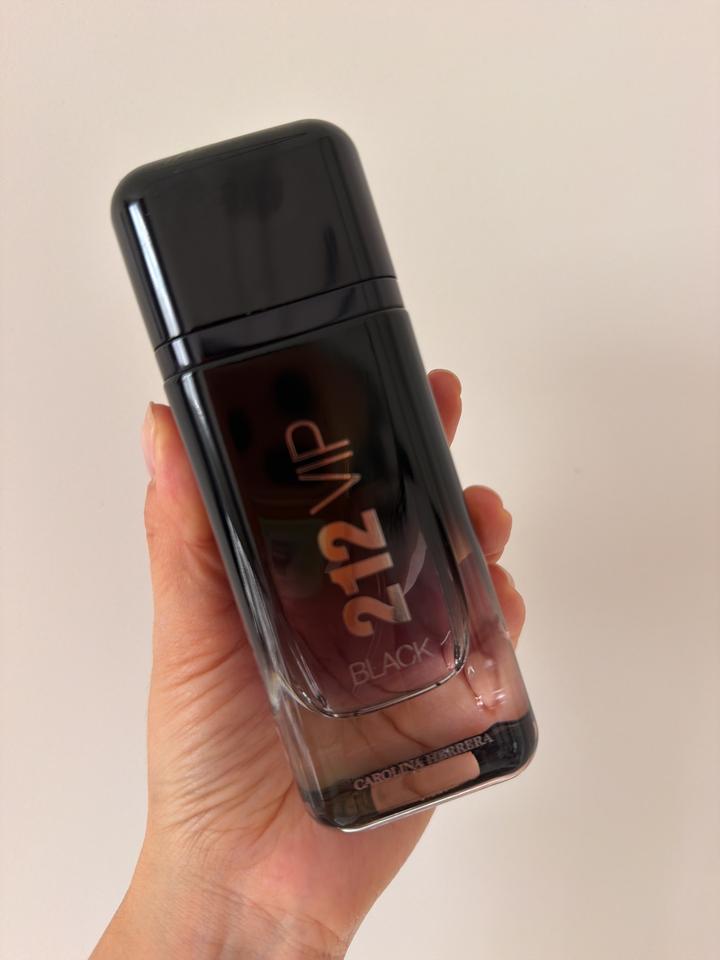 Carolina Herrera 212 VIP Black парфюм