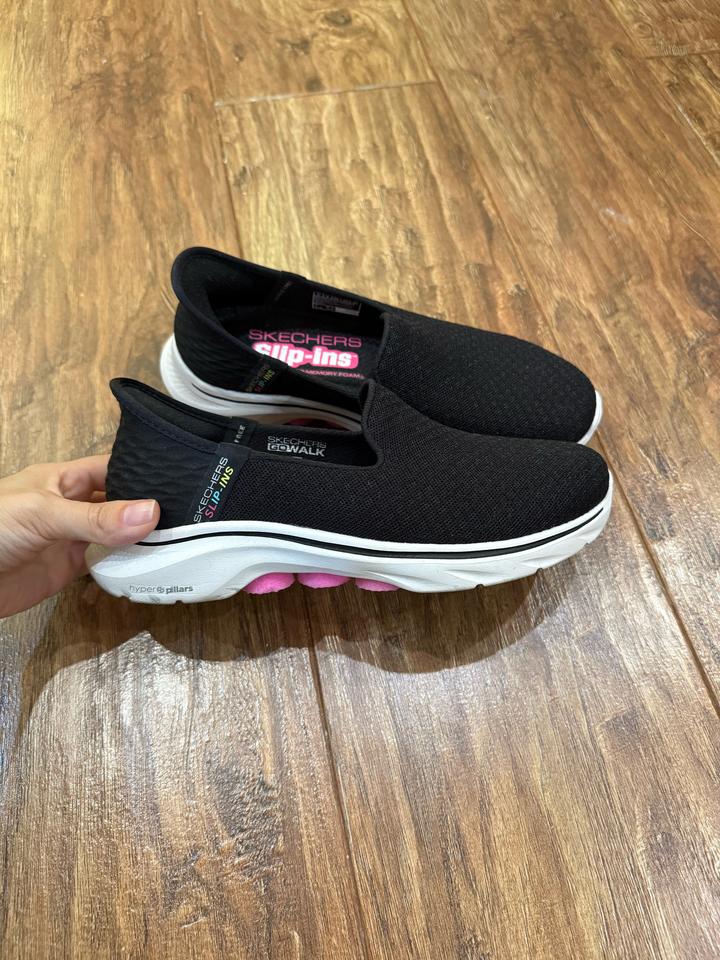 Skechers
